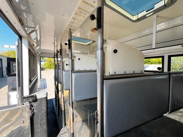 Kreaturvogn MAN 18340 Krismar 6 Pferde Pop-Out Motorhome