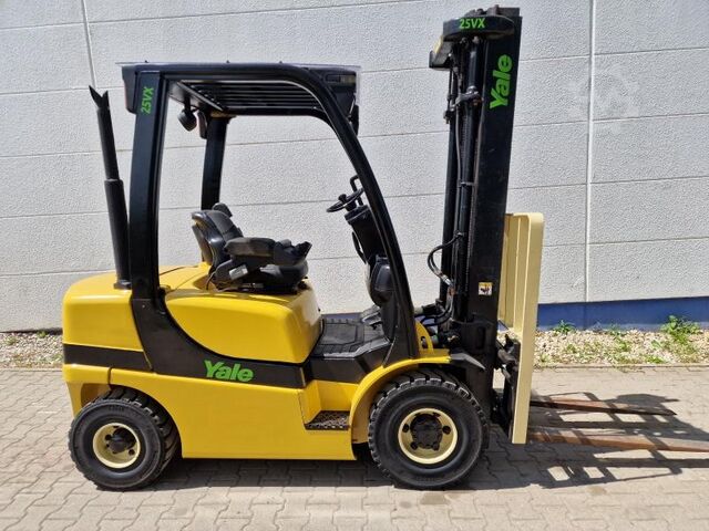 4-wheel forklift Yale GDP 25VX V2420