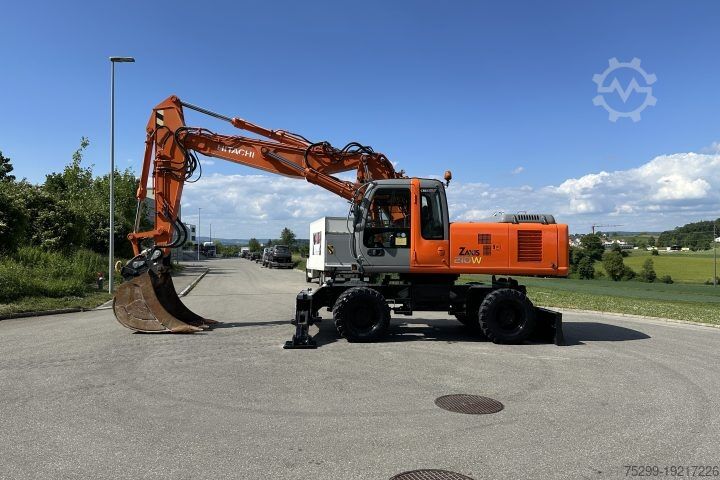 Rupsgraver Hitachi ZX210W Lehnhoff Schnellwechsler / Swiss-Vehicle