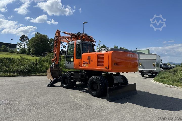 Rupsgraver Hitachi ZX210W Lehnhoff Schnellwechsler / Swiss-Vehicle