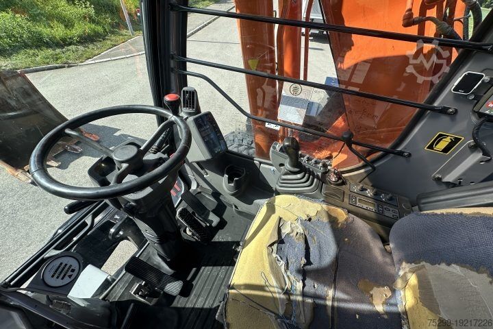 Rupsgraver Hitachi ZX210W Lehnhoff Schnellwechsler / Swiss-Vehicle