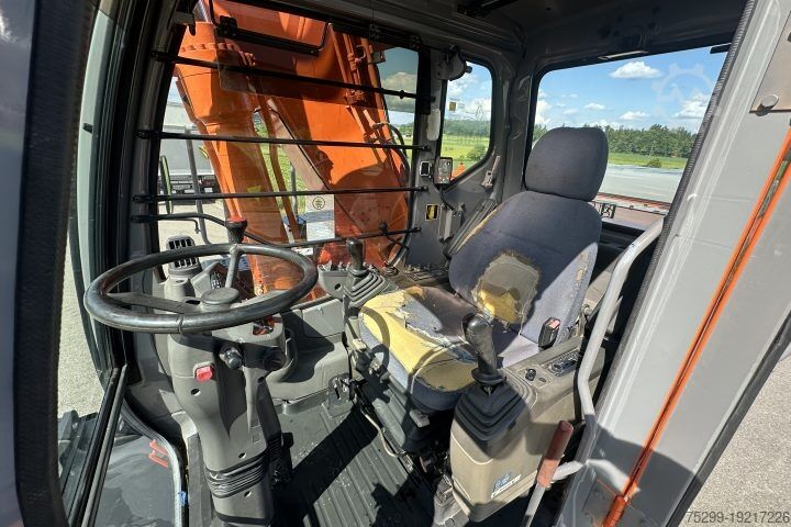 Rupsgraver Hitachi ZX210W Lehnhoff Schnellwechsler / Swiss-Vehicle