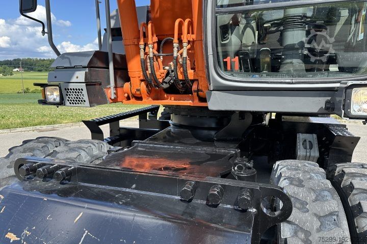 Rupsgraver Hitachi ZX210W Lehnhoff Schnellwechsler / Swiss-Vehicle