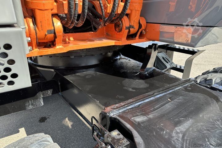 Rupsgraver Hitachi ZX210W Lehnhoff Schnellwechsler / Swiss-Vehicle