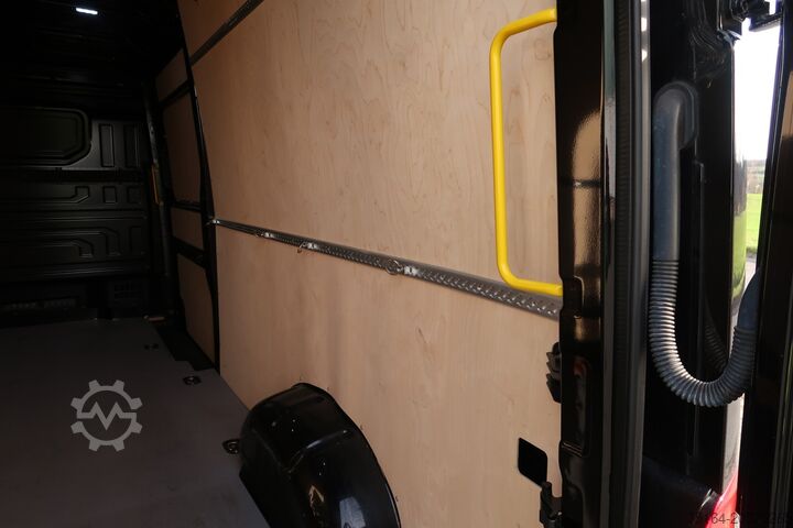 Gesloten bestelwagen lang MAN TGE 3.180