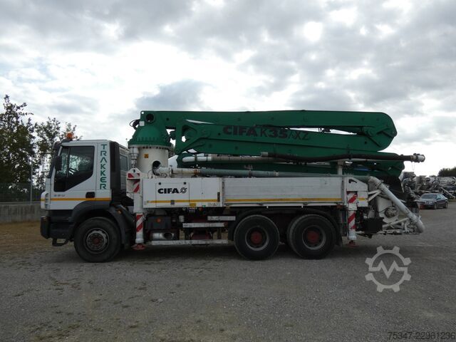 Kamion sa pumpom za beton Iveco TRAKKER 380