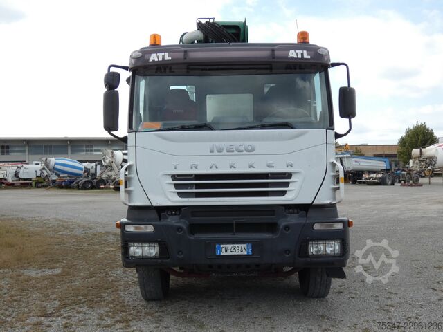 Kamion sa pumpom za beton Iveco TRAKKER 380