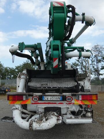 Kamion sa pumpom za beton Iveco TRAKKER 380