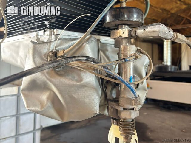 Máquina de corte por chorro de agua Flow MACH 3 3020B