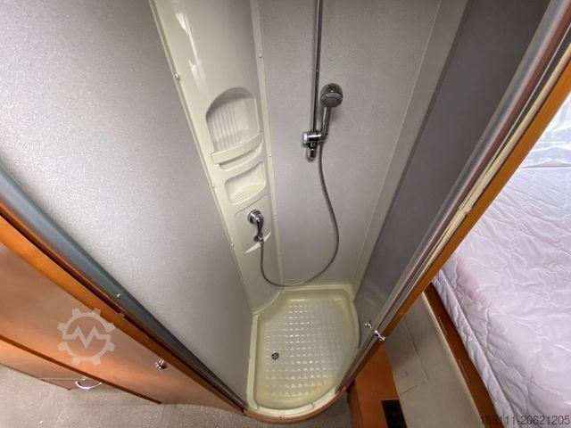 Integrovaný obytný vůz NIESMANN+BISCHOFF Flair 7100 IC - Fest/Hubbett - Automatik - AHK