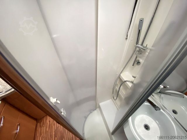 Polointegrovaný obytný vůz HYMER/ERIBA T 614 SL - Festbett - Klima - -