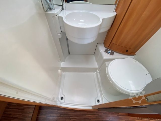 Integrovaný obytný vůz HYMER/ERIBA Exsis 562 - Einzelbetten -Garage - -