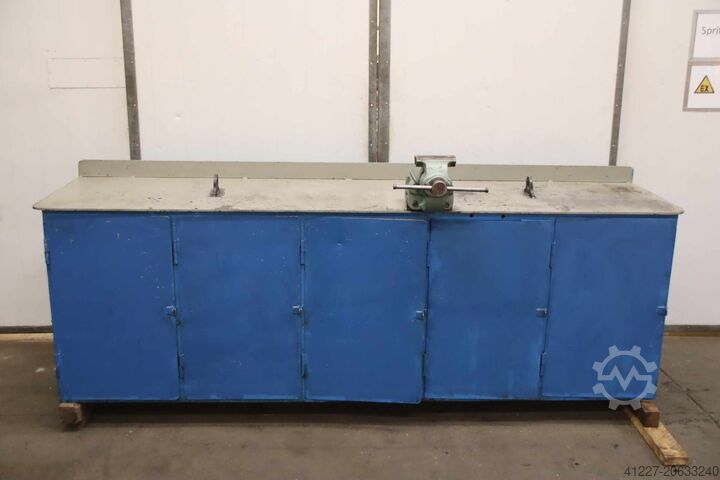 Werkbank met bankschroef unbekannt 2590/890/H1060 mm