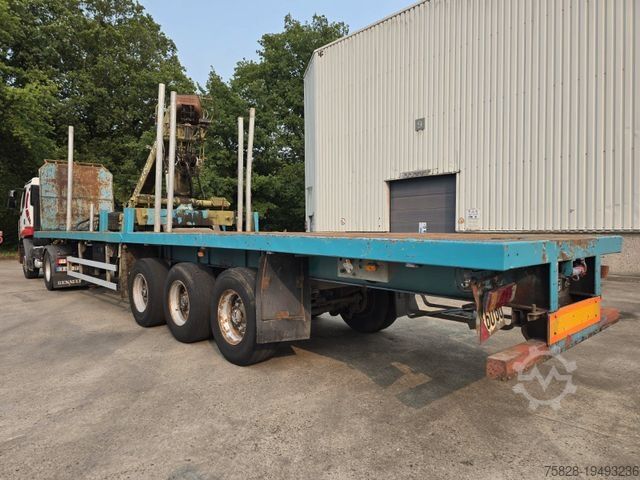Semirremolque de troncos TRAILOR mit Holzkran Loglift 81 / BLATT gefedert