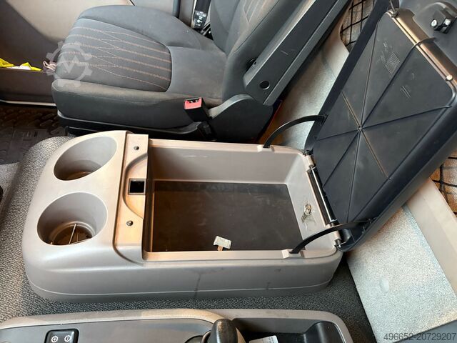 Camión con caja cerrada DAF LF 230 FA