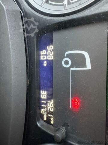 Camión con caja cerrada DAF LF 230 FA