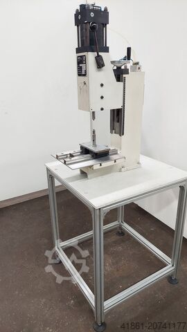 Pressa pneumatica con avanzamento manuale GECHTER 20KN.HKPL