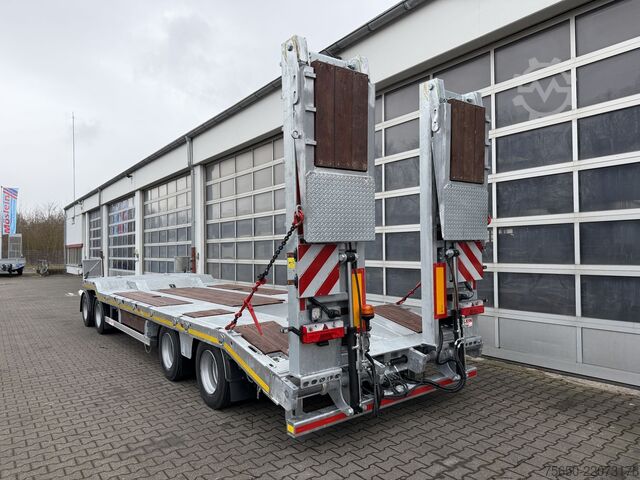 Remolque de plataforma baja Möslein T 4 VB H2  neuer 4 Achs Tieflader hydraulischen Rampen