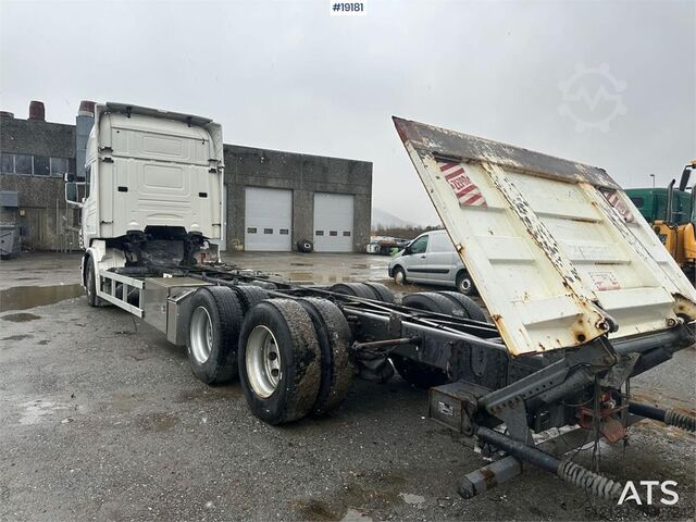 Chasis con cabina Scania R480 6x2 w/ Zepro lift. Rep. object.