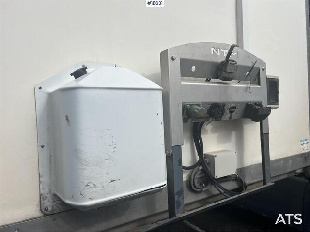 Maleta NTM 3 axle semi-trailer w / full side opening