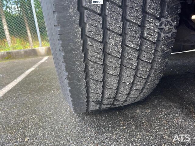 Maleta NTM 3 axle semi-trailer w / full side opening