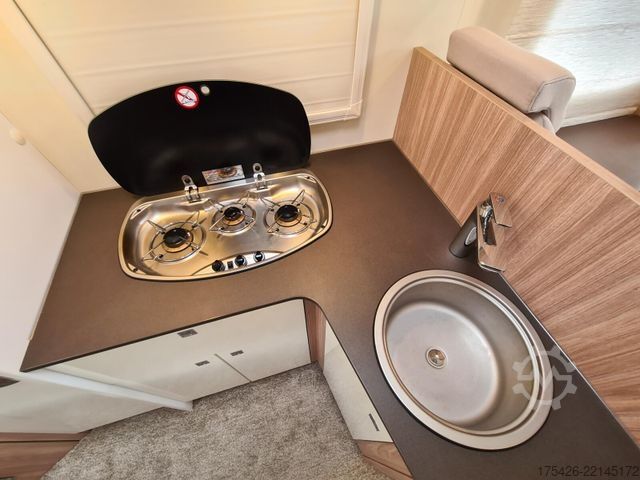 Halvintegreret autocamper BÜRSTNER Delfin T 660 *Luftfahrwerk*Solar*SAT+TV*