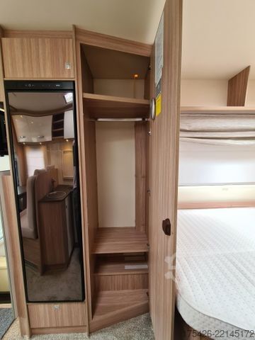 Halvintegreret autocamper BÜRSTNER Delfin T 660 *Luftfahrwerk*Solar*SAT+TV*