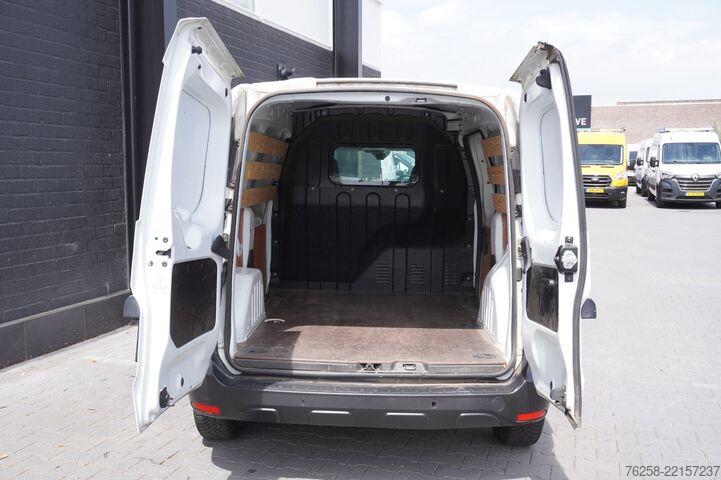 Panel van Renault Express 1.5 dCi EURO 6 - Airco - Cruise - €12.4...