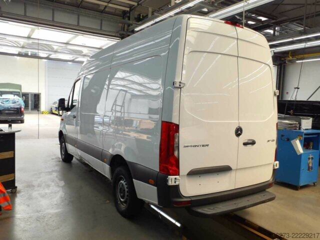 Furgoneta Mercedes-Benz Sprinter 317 CDI,L2H2,Automatik,Kamera,Navi