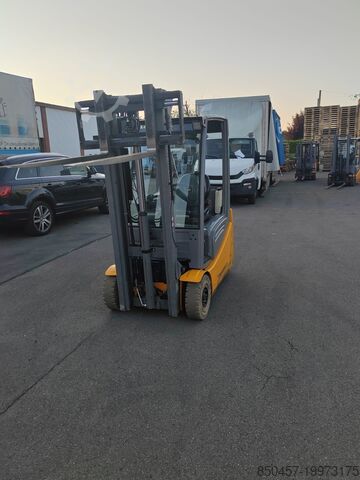 Electric - 3 wheels Jungheinrich EFG216k