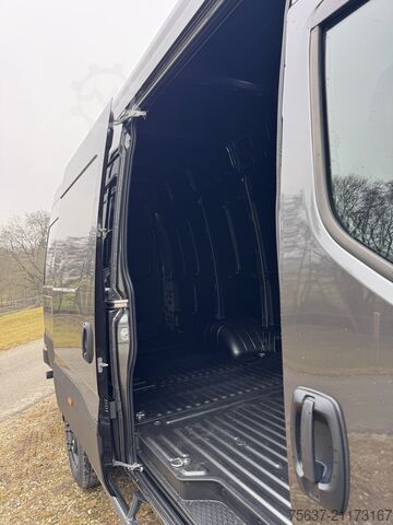 Zárt kocsi Iveco MY24 IVECO DAILY 4x4 VAN 70S18H A8 WX -