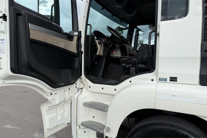 Box truck MAN TGS 18.400 4x2 Koffer / HB / Swiss-Vehicle