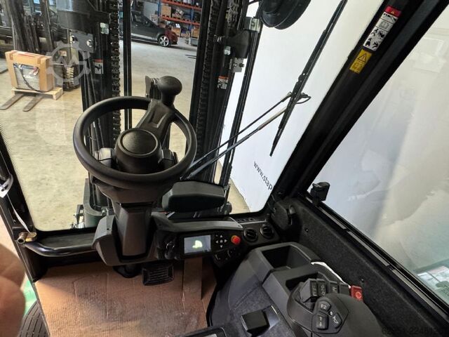 Electric 4-wheel forklift Mitsubishi FB30AN