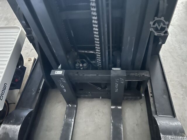 Chariot à mât rétractable Crown ESR5260 1.6 TT6690