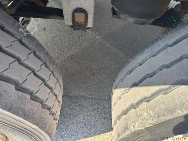 Schuifzeil bestelwagen MERCEDES-BENZ 824 L + Anhänger