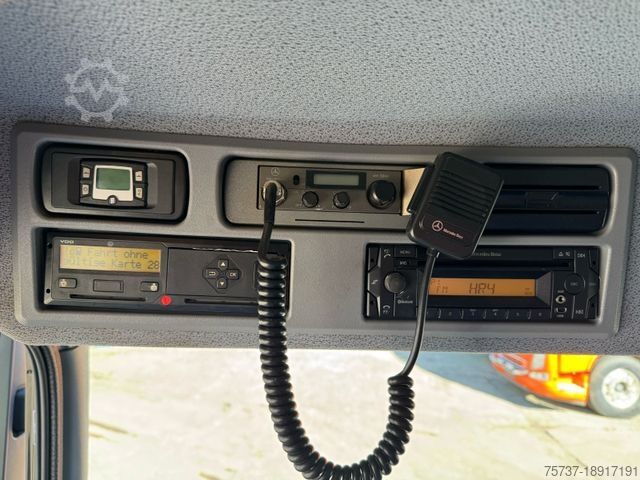 Schuifzeil bestelwagen MERCEDES-BENZ 824 L + Anhänger