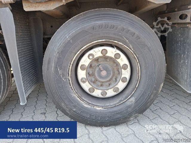 Nyitott ponyvás félpótkocsi Kögel Curtainsider Mega