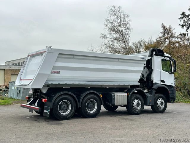 Ανατρεπόμενο φορτηγό Mercedes-Benz Arocs 4145 Mercedes-Benz AROCS 5 4145 8X4 E6e E...