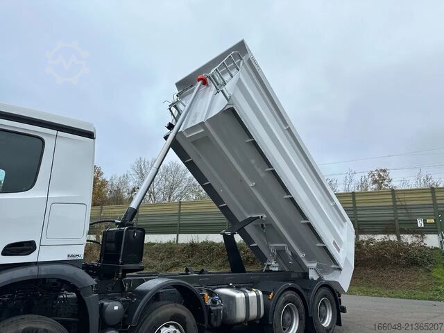 Sklápěč Mercedes-Benz Arocs 4145 Mercedes-Benz AROCS 5 4145 8X4 E6e E...
