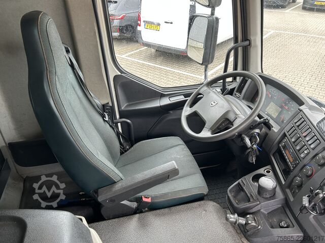 Kofer Volvo FL 210 Euro 6 D / 12 Ton / 293 dkm / Box / Laad...