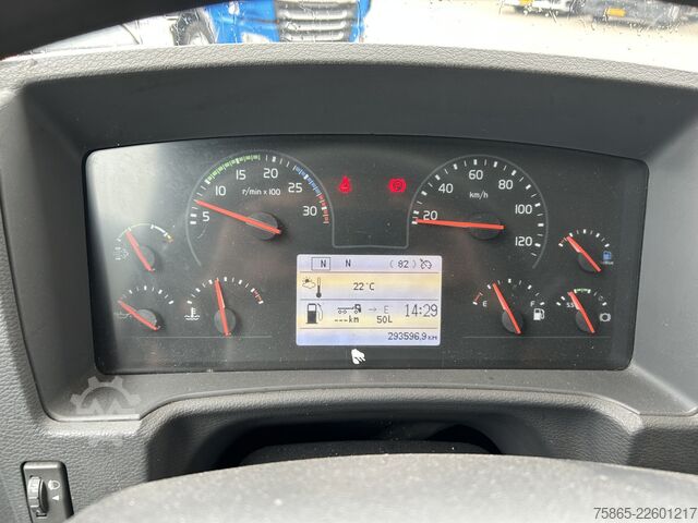 Kofer Volvo FL 210 Euro 6 D / 12 Ton / 293 dkm / Box / Laad...