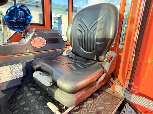 Stivuitor cu patru direcții Combilift CBE2500 TRIPLEX 4900 POSITIONER CABIN