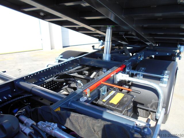 Volquete Isuzu M30 - GRU PALFINGER PK5001 + RIBALTABILE