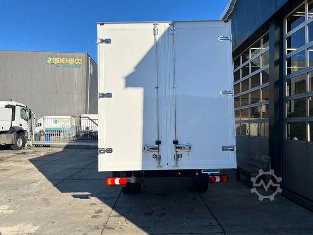 Koffer Mercedes-Benz Accelo 915 4x2 Closed Cargo Truck