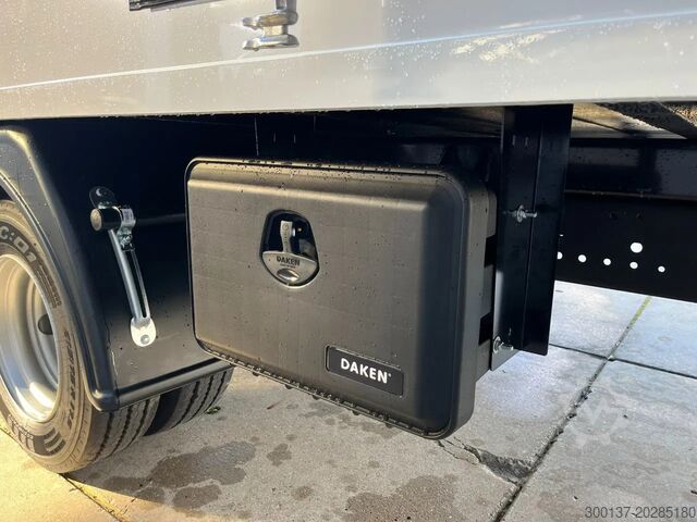 Koffer Mercedes-Benz Accelo 915 4x2 Closed Cargo Truck