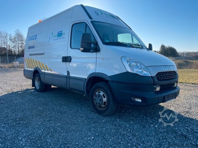 Furgoneta de caja alta IVECO Daily 35C21 3,0 Hoch/Mittel,153Tkm,Klimaanlage