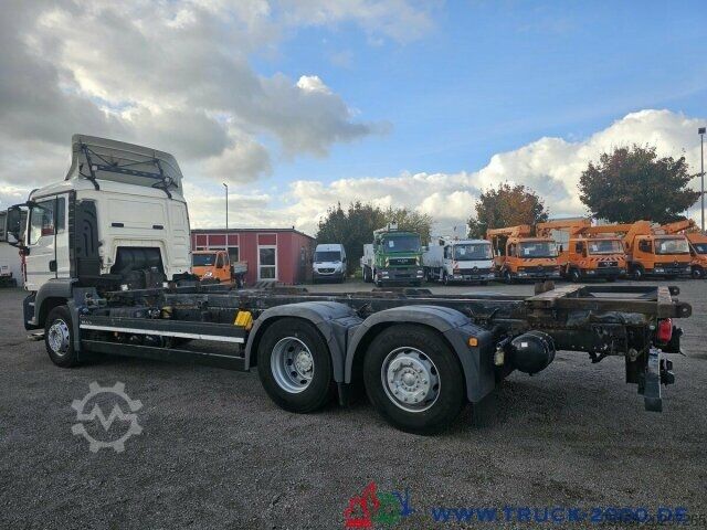 Değiştirilebilir kasalı kamyon MAN TGS 26.320 6x2 BDF Mitnahmestapler AHK 1. Hand