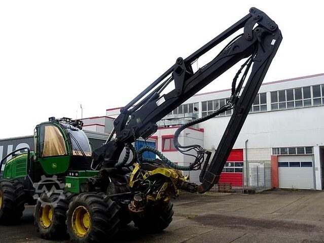 Erőerdészeti betakarítógép John Deere 1270E