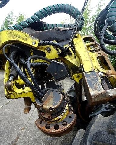 Erőerdészeti betakarítógép John Deere 1270E