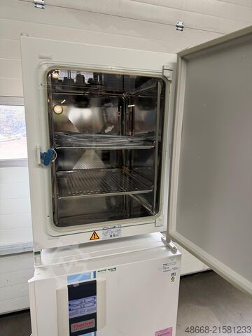 Incubator (brooding cabinet) Thermo Fisher Scientific Heracell 150 i